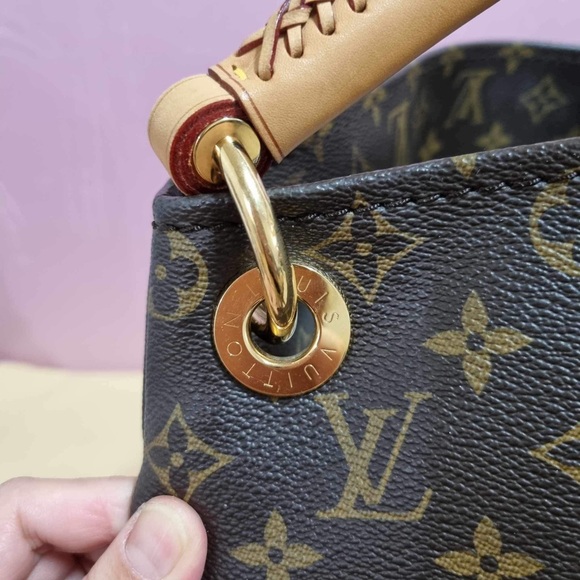 Authentic Louis Vuitton Artsy MM - Picture 9 of 13